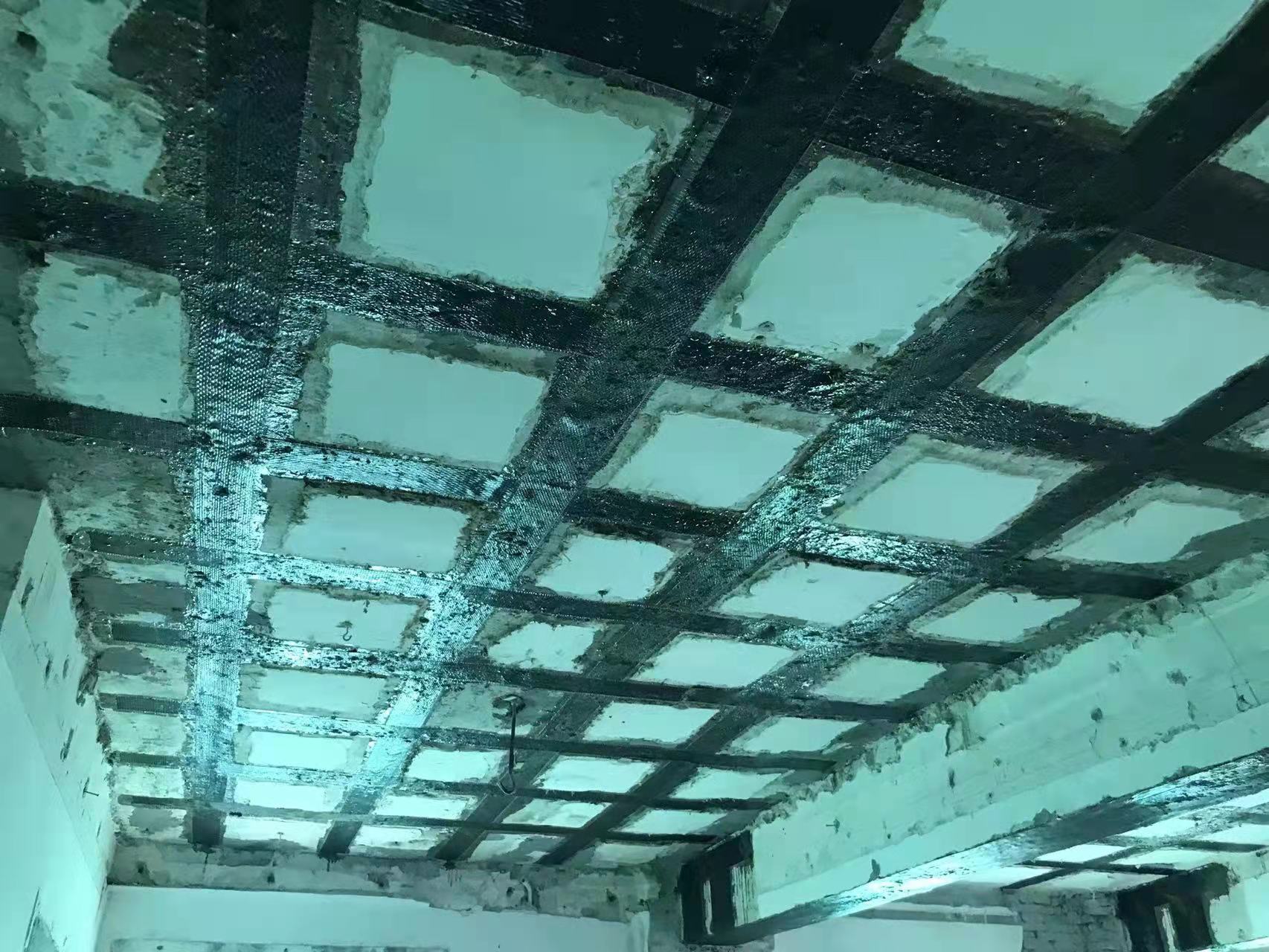 竞秀粘碳纤维布施工工艺